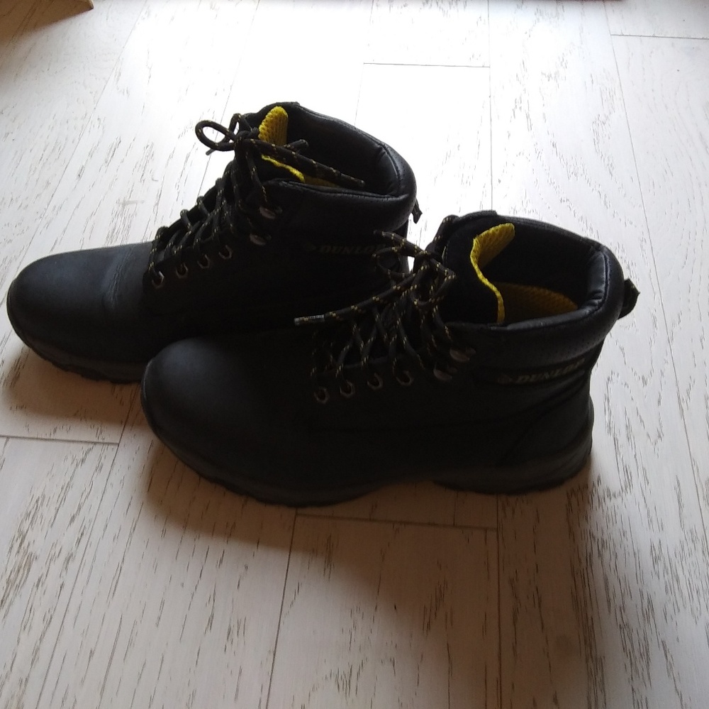Shoes - Picture 3 of 4